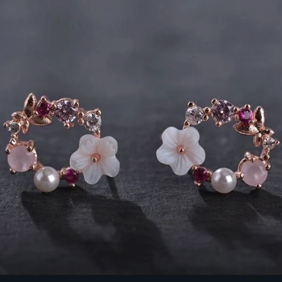 🎊🎊NEW🎊🎊GORGEOUS!! Dainty Wreath Earrings in ROSE GOLD Plating - Picture 2 of 16
